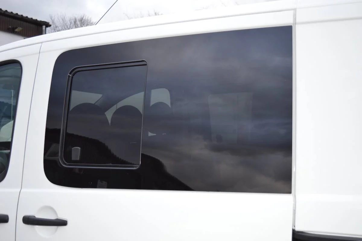 Expert/Dispatch/Scudo/Proace Front Opening Window In Privacy Tint - Image 2