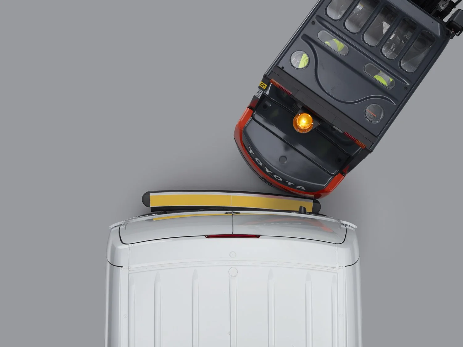 Crafter 2017 - ImpactStep Rear step with shock absorbers, with reversing sensors - Image 4